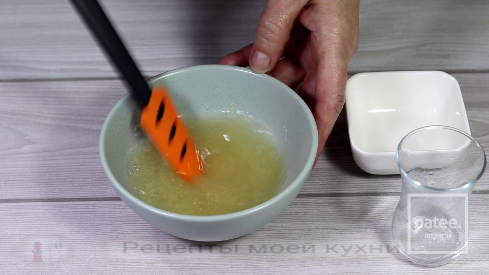 Творожный десерт без выпечки с клубникой - Шаг 2