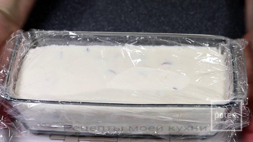 Творожный десерт без выпечки с клубникой - Шаг 7