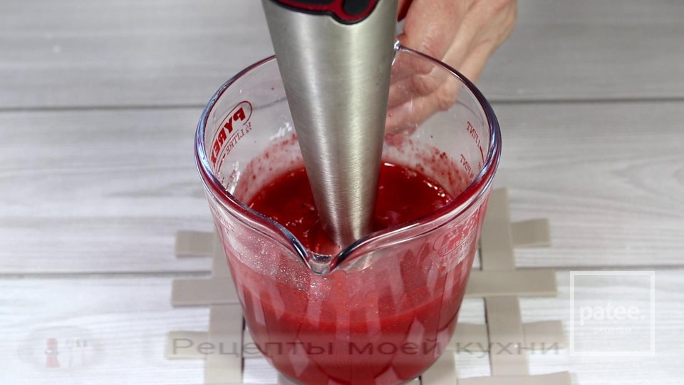 Творожный десерт без выпечки с клубникой - Шаг 8