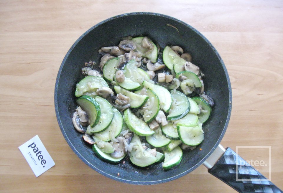 Цуккини с грибами - Шаг 9