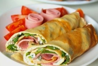 Блины с начинкой: из творога ветчины и зелени 🥞