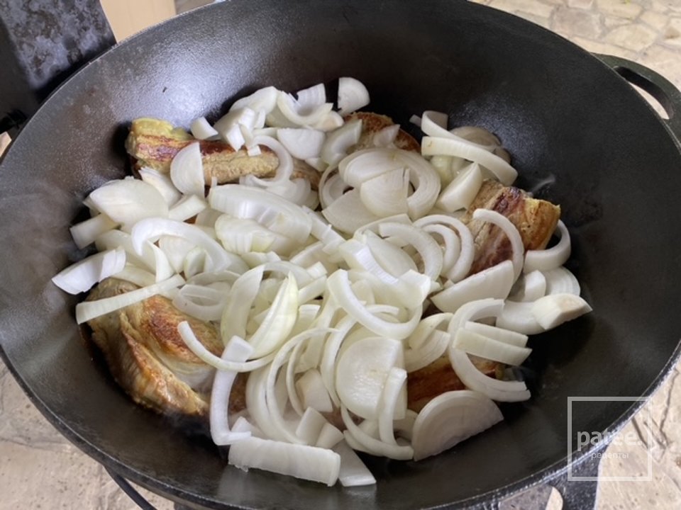 Свинина томлённая в ржаном хлебе и квасе - Шаг 2