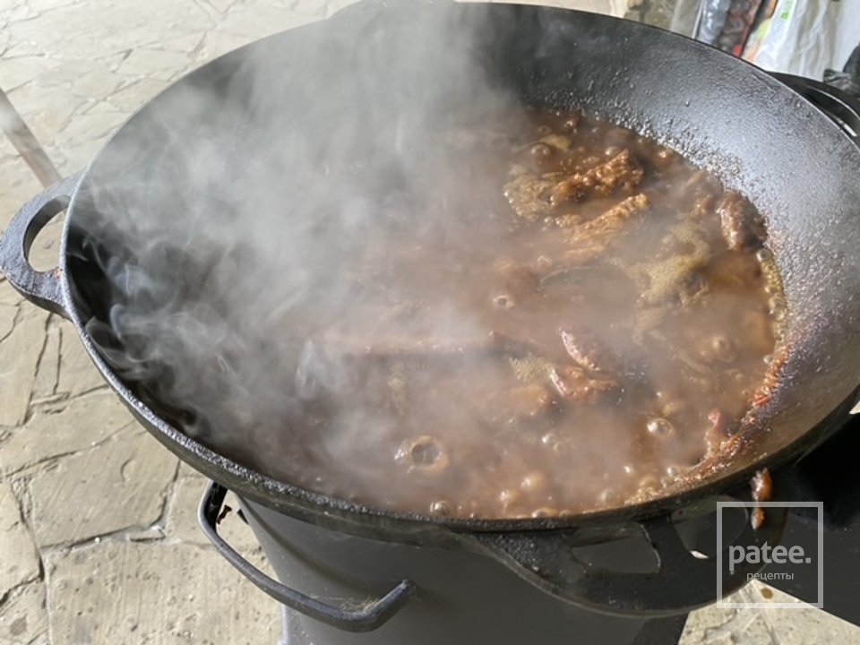 Свинина томлённая в ржаном хлебе и квасе - Шаг 7