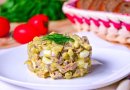 Салат из куриных желудков с луком и грибами 🥗