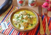 Подливка из куриного филе с овощами