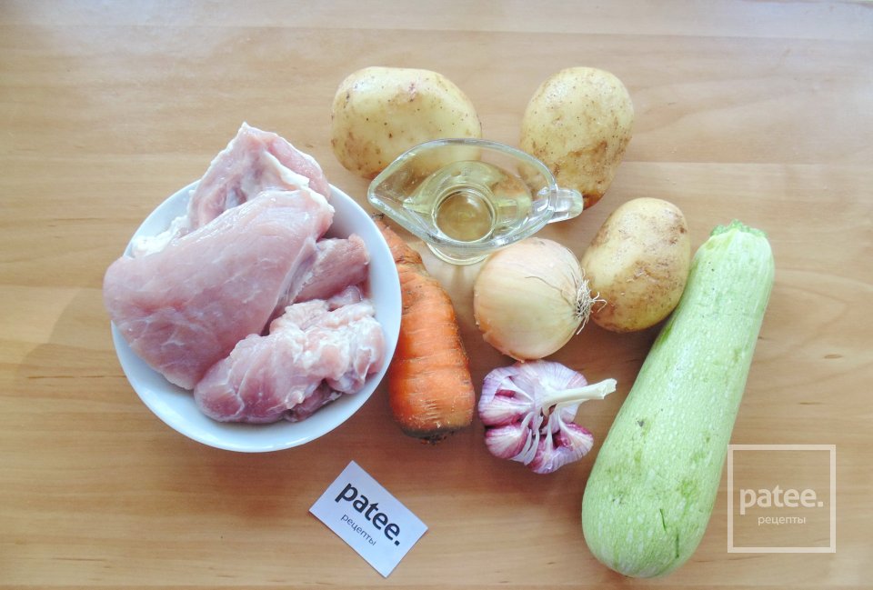 Свинина тушеная с кабачками и картофелем - Шаг 1