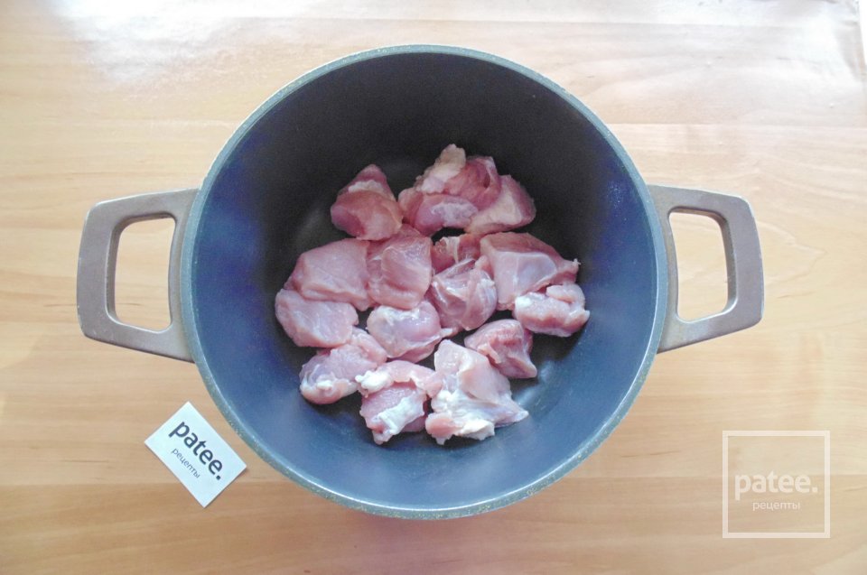 Свинина тушеная с кабачками и картофелем - Шаг 2