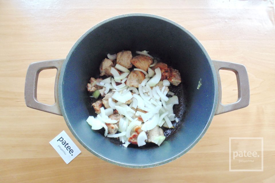 Свинина тушеная с кабачками и картофелем - Шаг 4