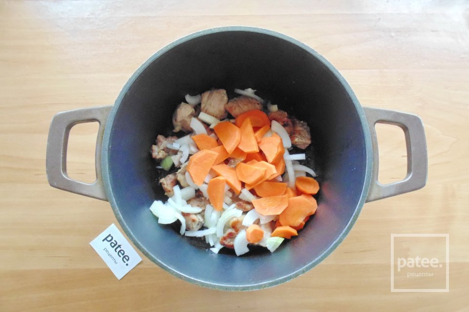 Свинина тушеная с кабачками и картофелем - Шаг 5