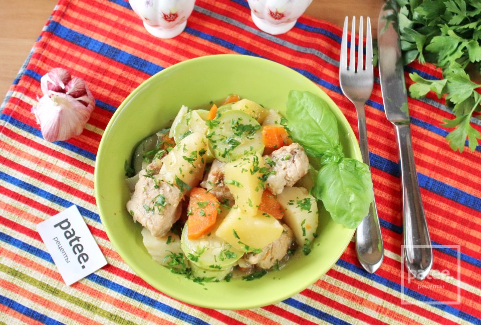 Свинина тушеная с кабачками и картофелем - Шаг 12