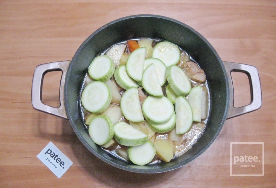 Свинина тушеная с кабачками и картофелем - Шаг 9