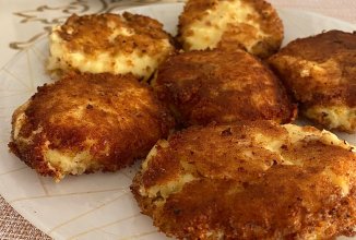 Нежнейшие картофельные котлетки с сыром😍.