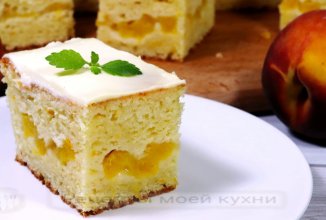 Творожный пирог с персиками