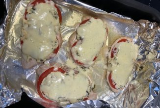 Филе под помидором и сыром