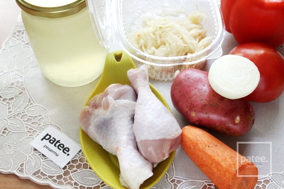 Щи с квашеной капустой и курицей в духовке - Шаг 1