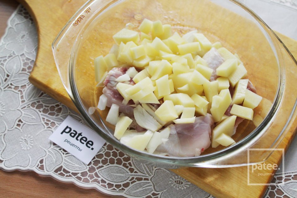 Щи с квашеной капустой и курицей в духовке - Шаг 5