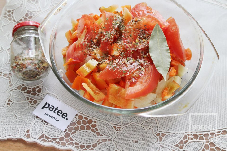 Щи с квашеной капустой и курицей в духовке - Шаг 10