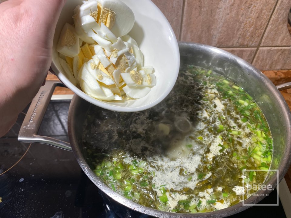 Зелёные щи из щавеля со шпинатом - Шаг 13