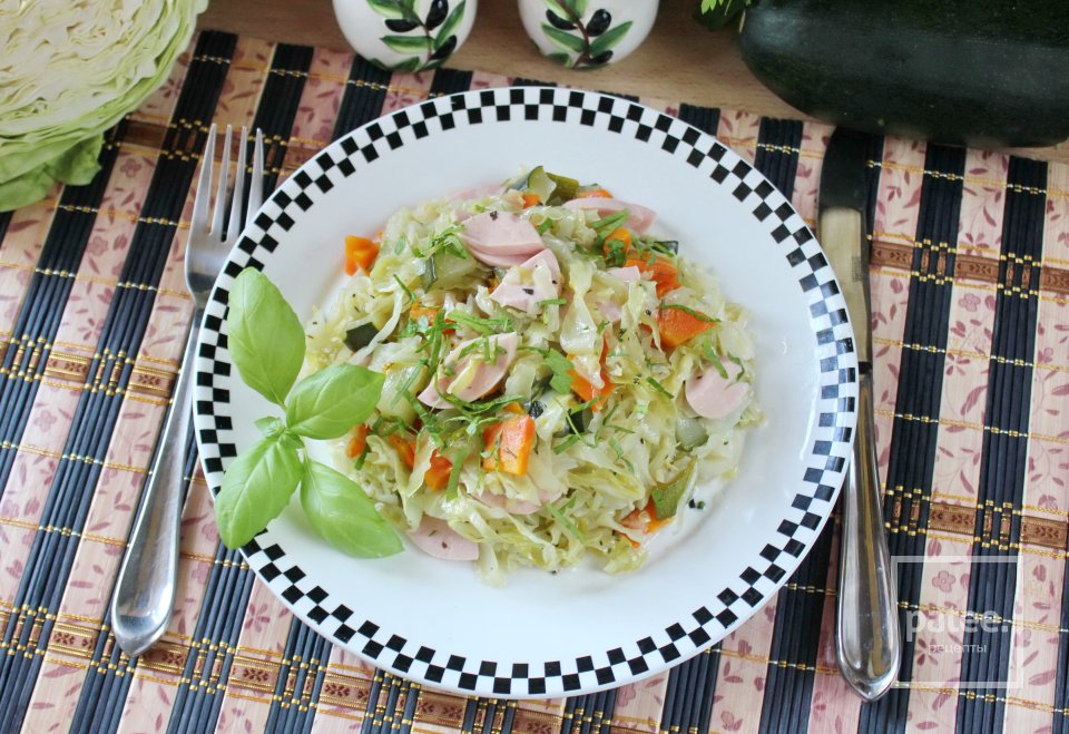 Тушеная капуста с цуккини - Шаг 10