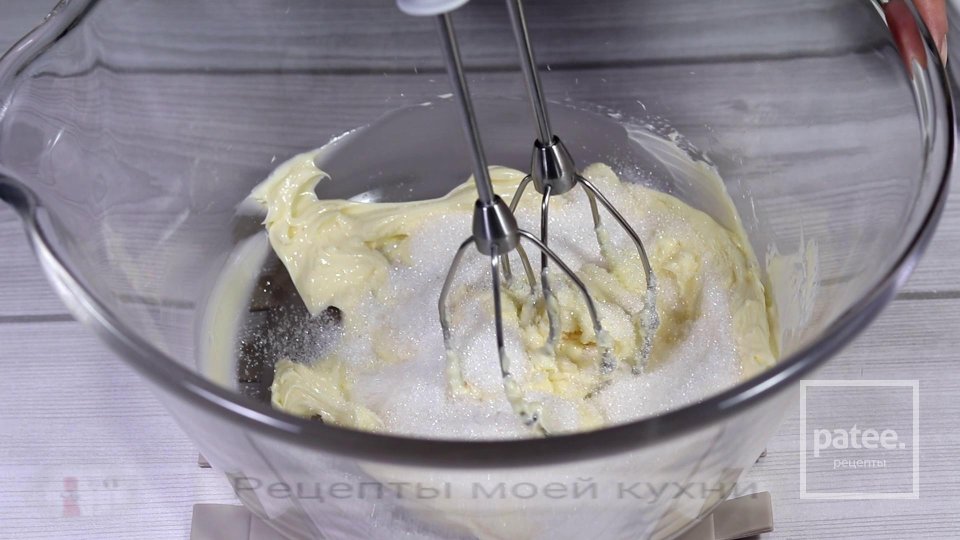 Кексы с черной смородиной в глазури - Шаг 2