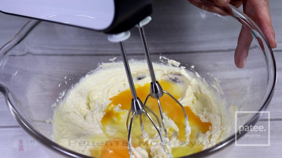 Кексы с черной смородиной в глазури - Шаг 3