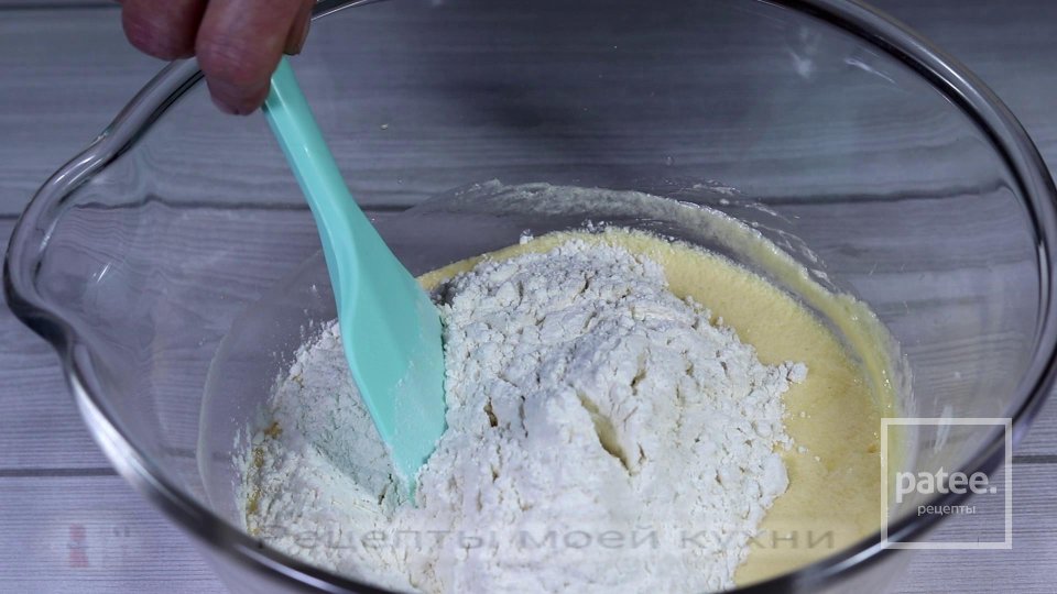 Кексы с черной смородиной в глазури - Шаг 5