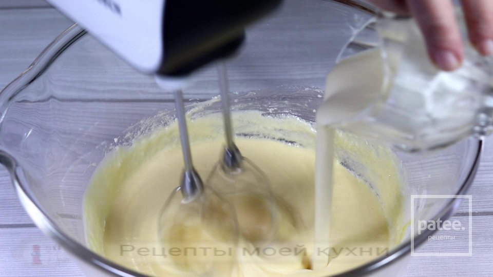 Кексы с черной смородиной в глазури - Шаг 4