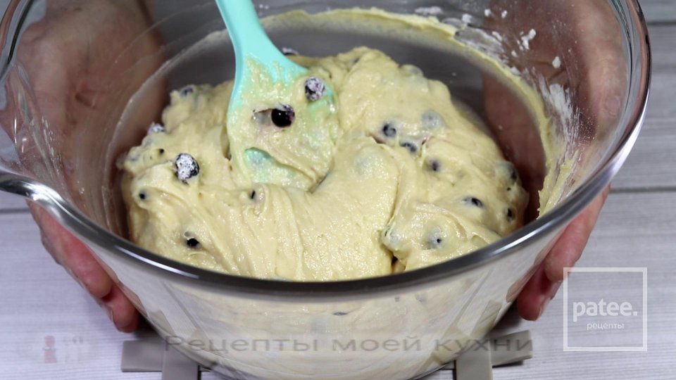 Кексы с черной смородиной в глазури - Шаг 9