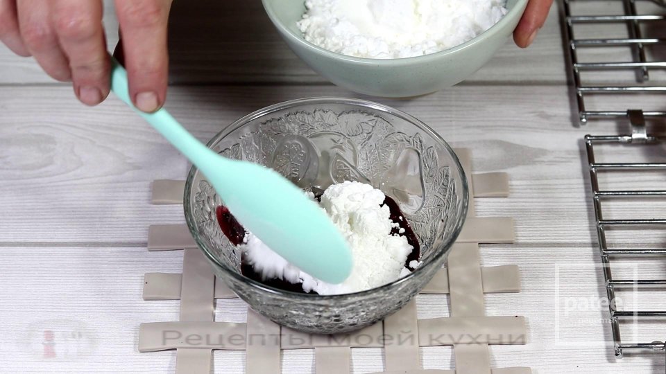 Кексы с черной смородиной в глазури - Шаг 13