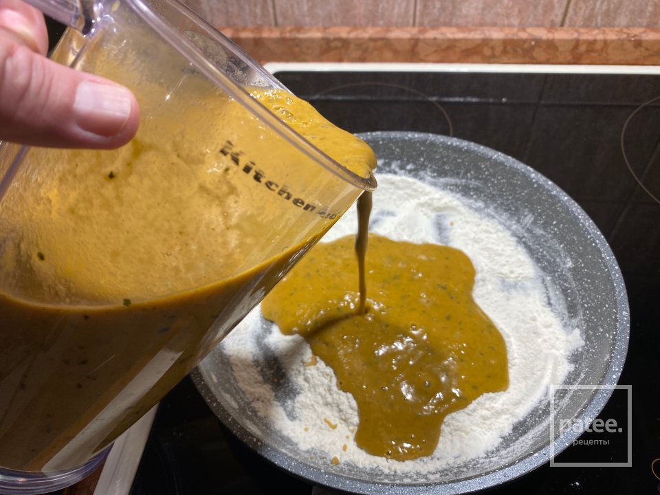 Говяжьи щечки тушёные с овощами и подаваемые с лисичками в кислых ягодах - Шаг 13