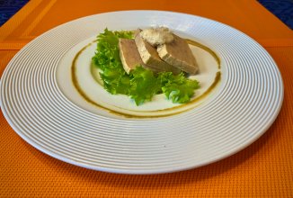 Отварное вымя с хреном