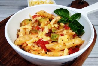 Макароны с кабачками и помидорами