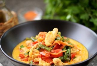 Куриное филе с овощами в сметанном соусе 🍗