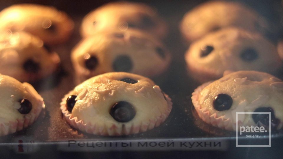 Творожные кексы с черникой и миндалём - Шаг 8