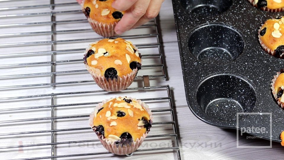 Творожные кексы с черникой и миндалём - Шаг 9