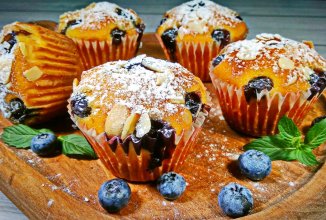 Творожные кексы с черникой и миндалём