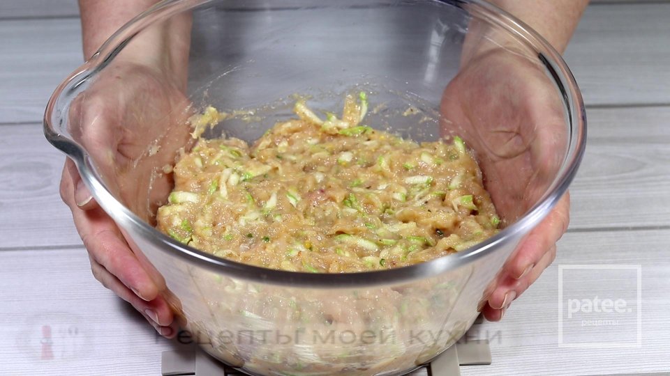 Мясной хлеб с куриного филе и кабачка в духовке - Шаг 5