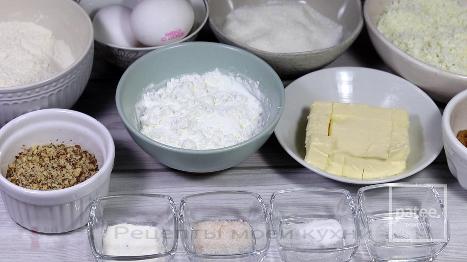 Творожный кекс с изюмом и орехами - Шаг 1