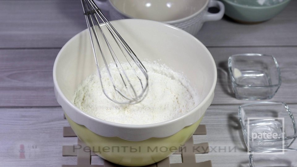 Творожный кекс с изюмом и орехами - Шаг 2