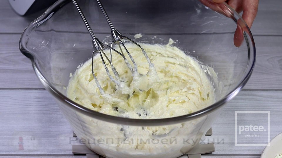 Творожный кекс с изюмом и орехами - Шаг 3