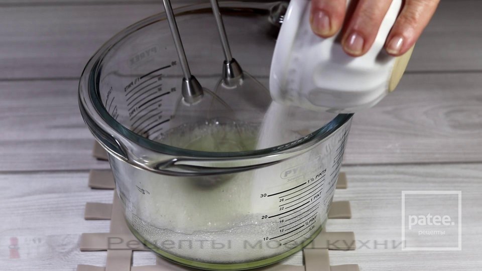 Бисквитный пирог с меренгой - Шаг 10