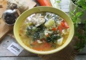 Куриный суп с цветной капустой и горошком