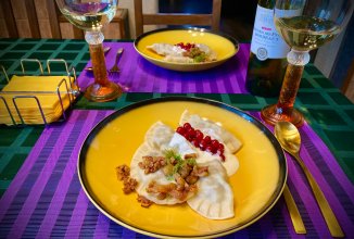 Вареники с лисичками, картошкой и утиными шкварками