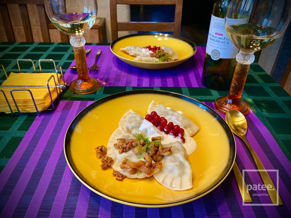 Вареники с лисичками, картошкой и утиными шкварками - Шаг 7