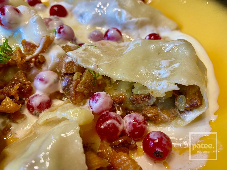 Вареники с лисичками, картошкой и утиными шкварками - Шаг 9