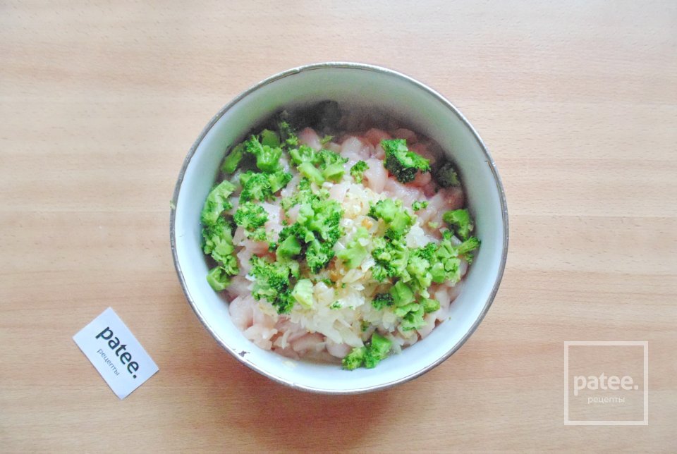 Рубленые котлеты из курицы с брокколи - Шаг 6