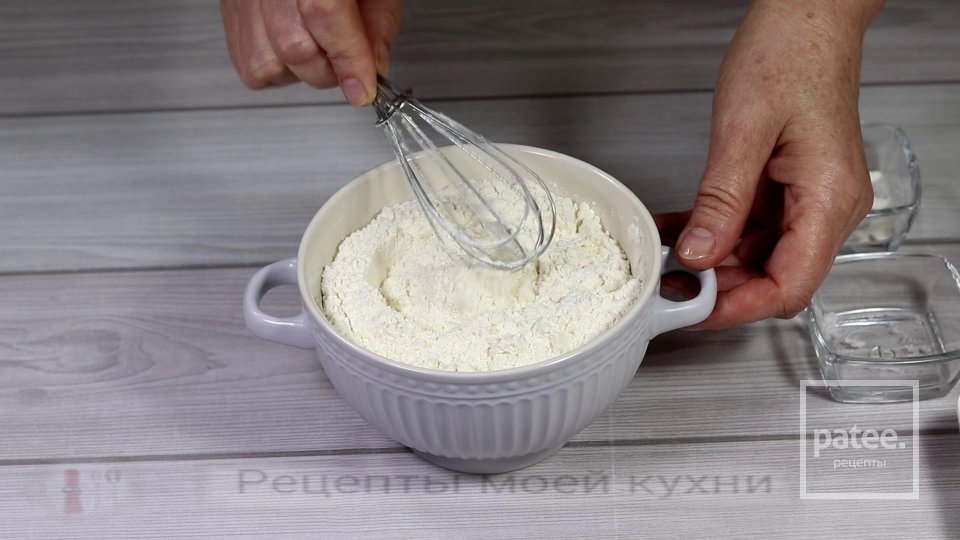 Пирог перевертыш с грушами в карамели - Шаг 2