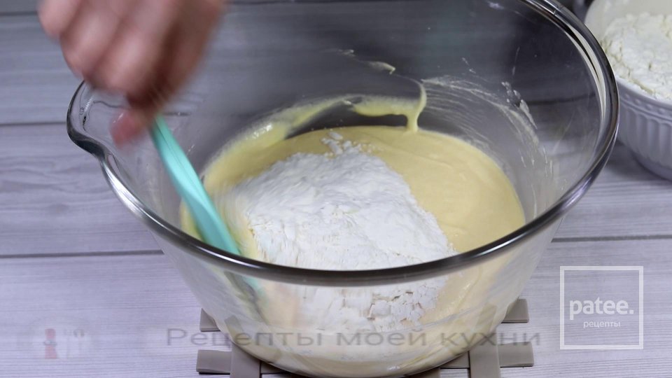 Пирог перевертыш с грушами в карамели - Шаг 5