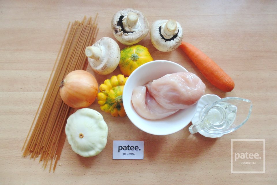 Курица с гречневой лапшой и овощами - Шаг 1