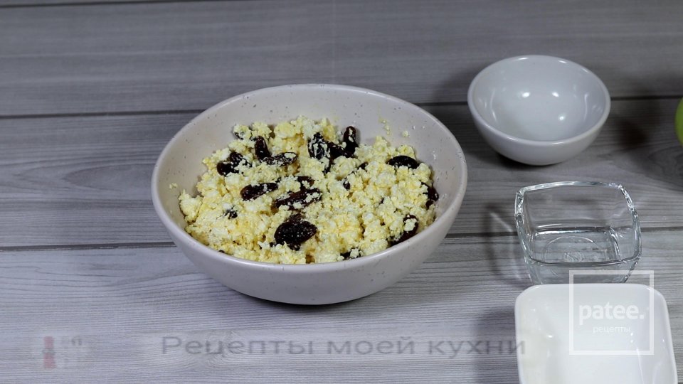 Запеченные яблоки с начинкой из творога c меренгой - Шаг 2